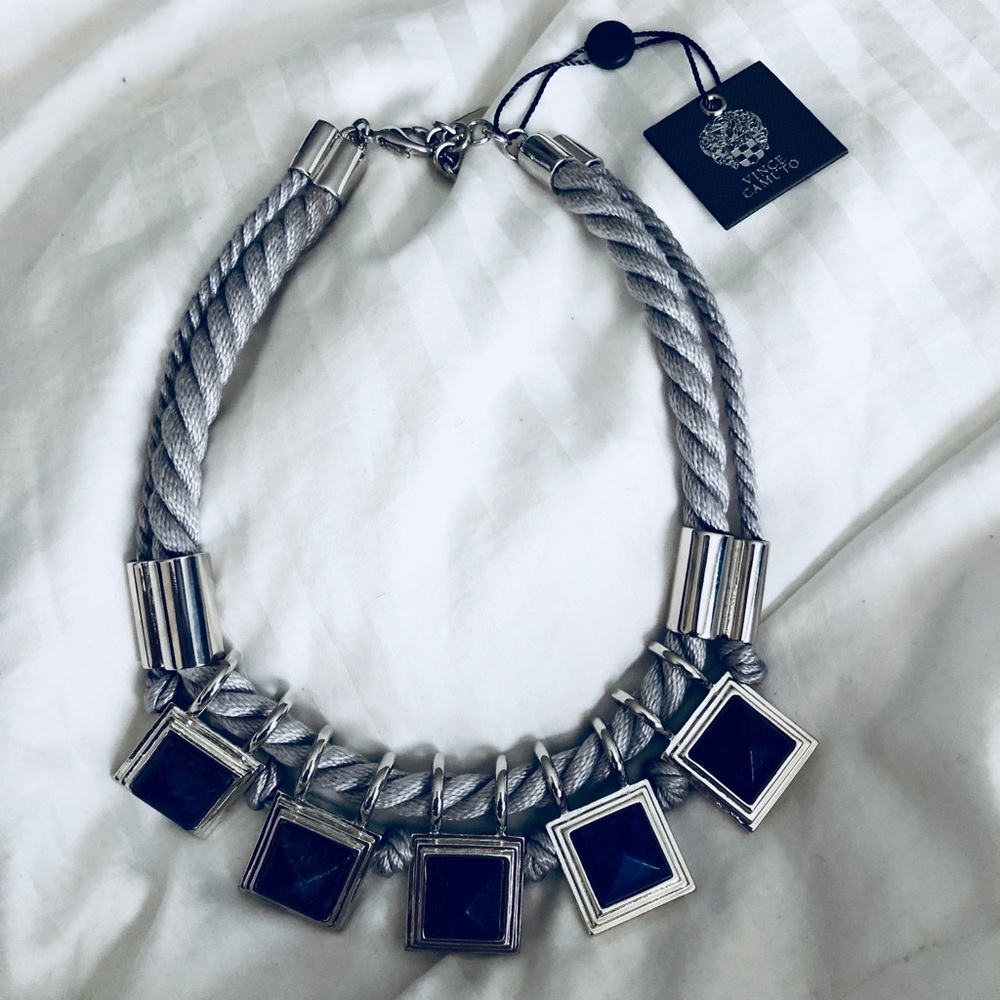 Vince Camuto Lápiz Lazuli pyramid rocks necklace